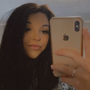 Meet your Posher, Courtney